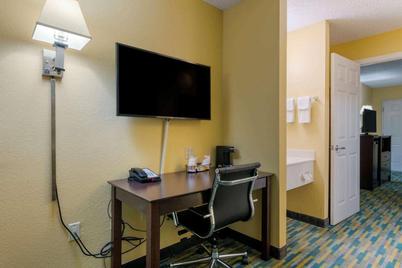 Quality Inn & Suites Mt Dora North Маунт-Дора Экстерьер фото