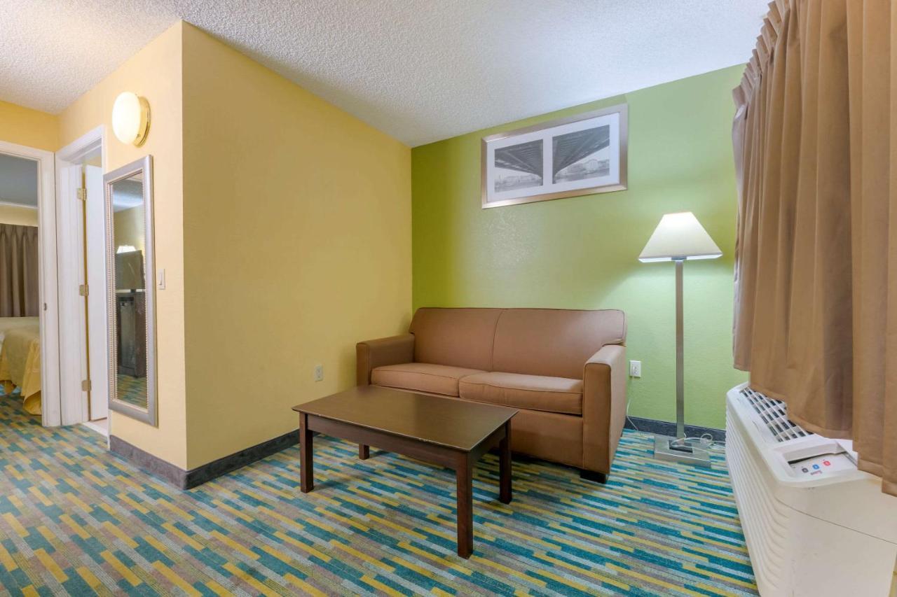 Quality Inn & Suites Mt Dora North Маунт-Дора Экстерьер фото