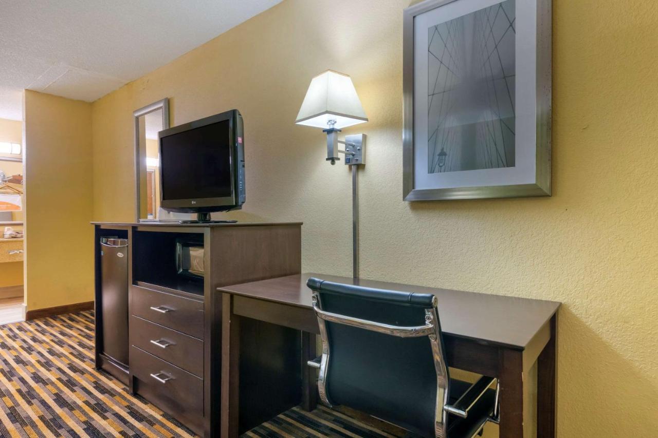 Quality Inn & Suites Mt Dora North Маунт-Дора Экстерьер фото