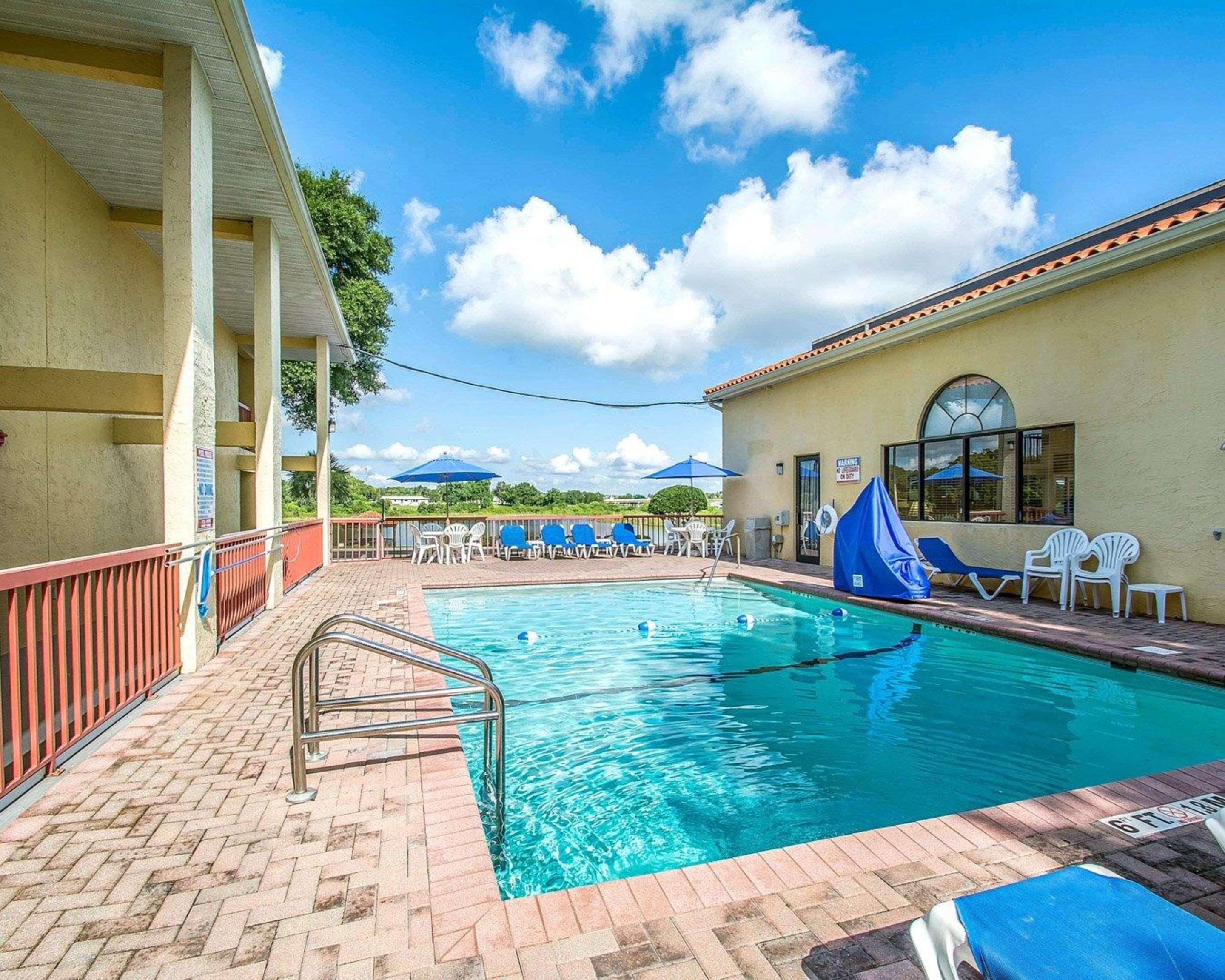 Quality Inn & Suites Mt Dora North Маунт-Дора Экстерьер фото